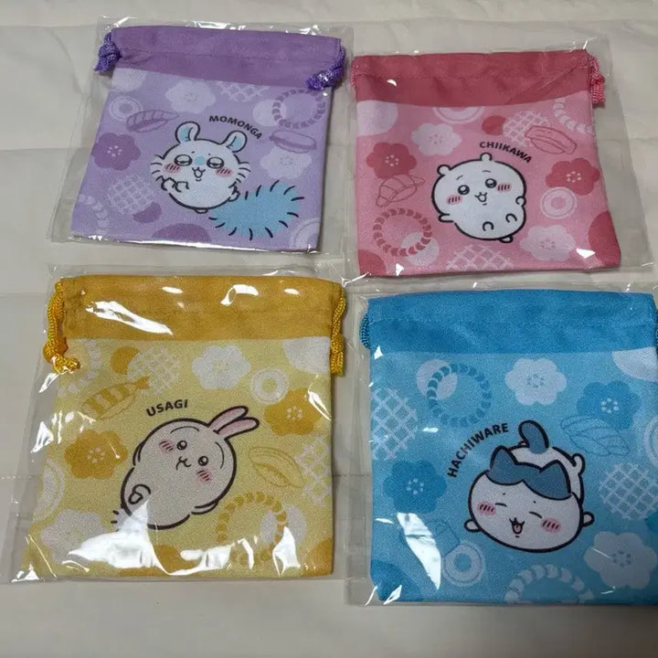 [BUNJANG] Chiikawa Character Pouch 4-Piece Set with Momonga Magnet / 쿠라스시 치이카와 파우치 4종세트 + 모몽가 마그넷