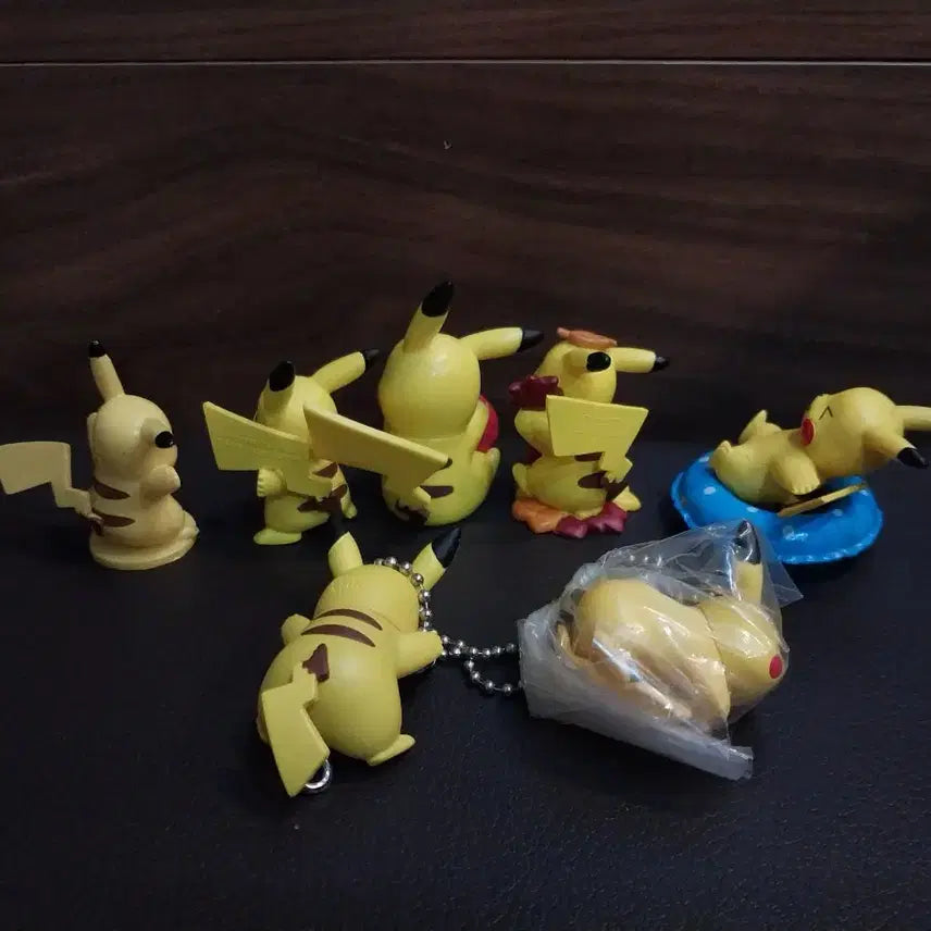 [BUNJANG] Pokemon Pikachu Figure Set (7 Variants) / 포켓몬 피카츄 피규어 7종 세트 주렁주렁 가챠 대롱대롱 집에서 쉬어요 릴렉스 쿠션 여름 물놀이 데스크톱 가챠 가을