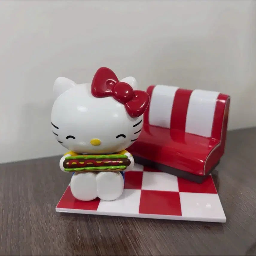 [BUNJANG] Miniso Hello Kitty Restaurant Series Figure (Hot Dog) / 미니소 헬로키티 레스토랑 시리즈 피규어(핫도그)