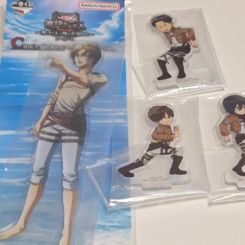 [BUNJANG] Attack on Titan Acrylic Stand Set / 진격의 거인 아크릴 스탠드 세트