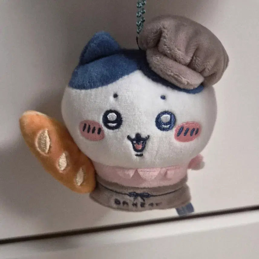 [BUNJANG] Chiikawa Bakery Staff Hachiware Mascot Keychain Doll / 치이카와 마켓 베이커리 점원 하치와레 마스코트 키링 인형