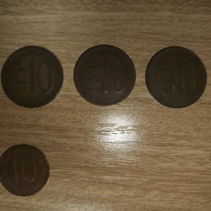 [BUNJANG] Rare 10 Won Coin Bundle (1971, 1972, 1983) / [희귀] 희귀년도 동전 팝니다.