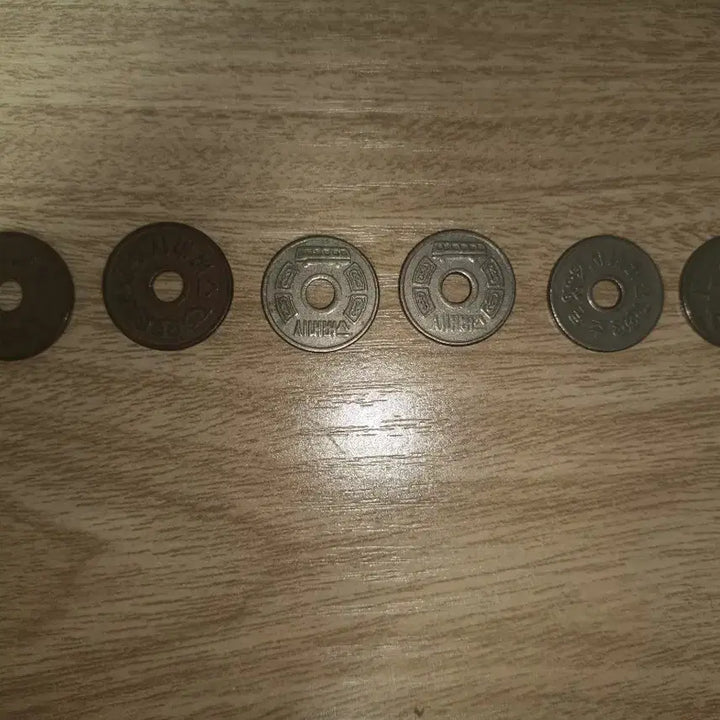 [BUNJANG] Rare 10 Won Coin Bundle (1971, 1972, 1983) / [희귀] 희귀년도 동전 팝니다.