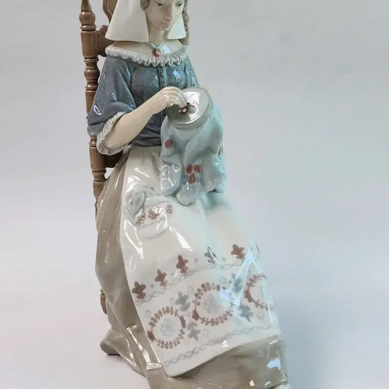 [BUNJANG] Lladró Embroiderer Figurine (Large, 28cm, Discontinued) / [단종/초민트급] 스페인 명품 야드로 &