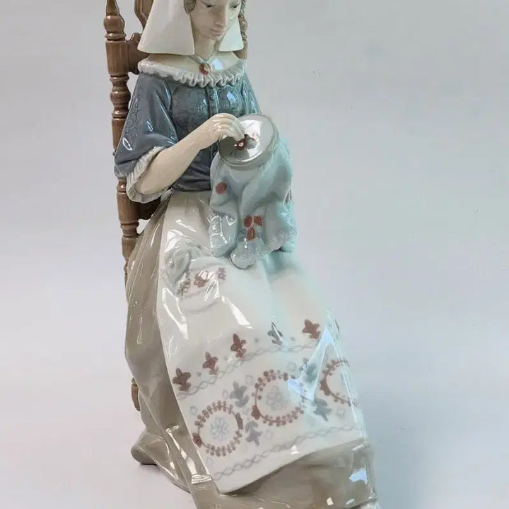 [BUNJANG] Lladró Embroiderer Figurine (Large, 28cm, Discontinued) / [단종/초민트급] 스페인 명품 야드로 &