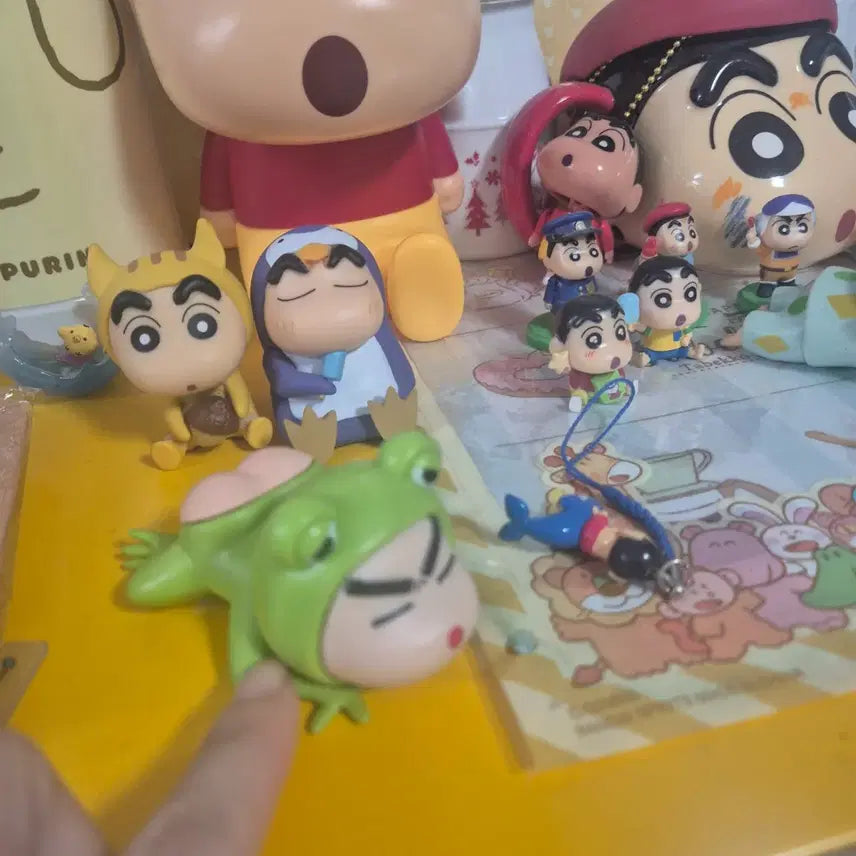 [BUNJANG] Crayon Shin-chan Frog Figure / 짱구는 못말려개구리 피규어