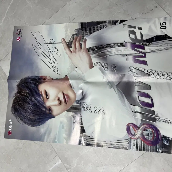 [BUNJANG] LG U+ G-Dragon Signed Poster / LG U+ 지드래곤 포스터