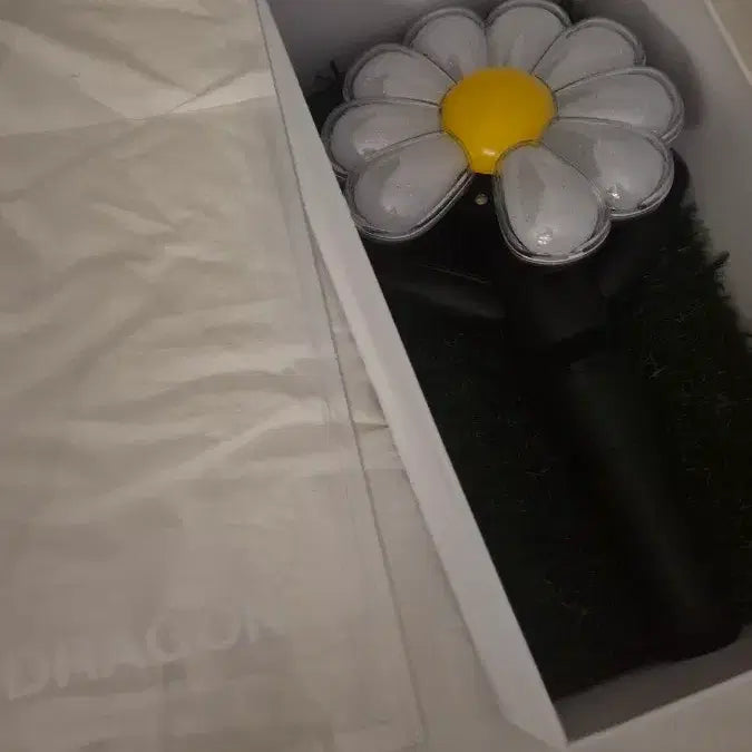 [BUNJANG] G-Dragon Daisy Bong Lightstick / 지드래곤 응원봉 데이지봉 판매합니다