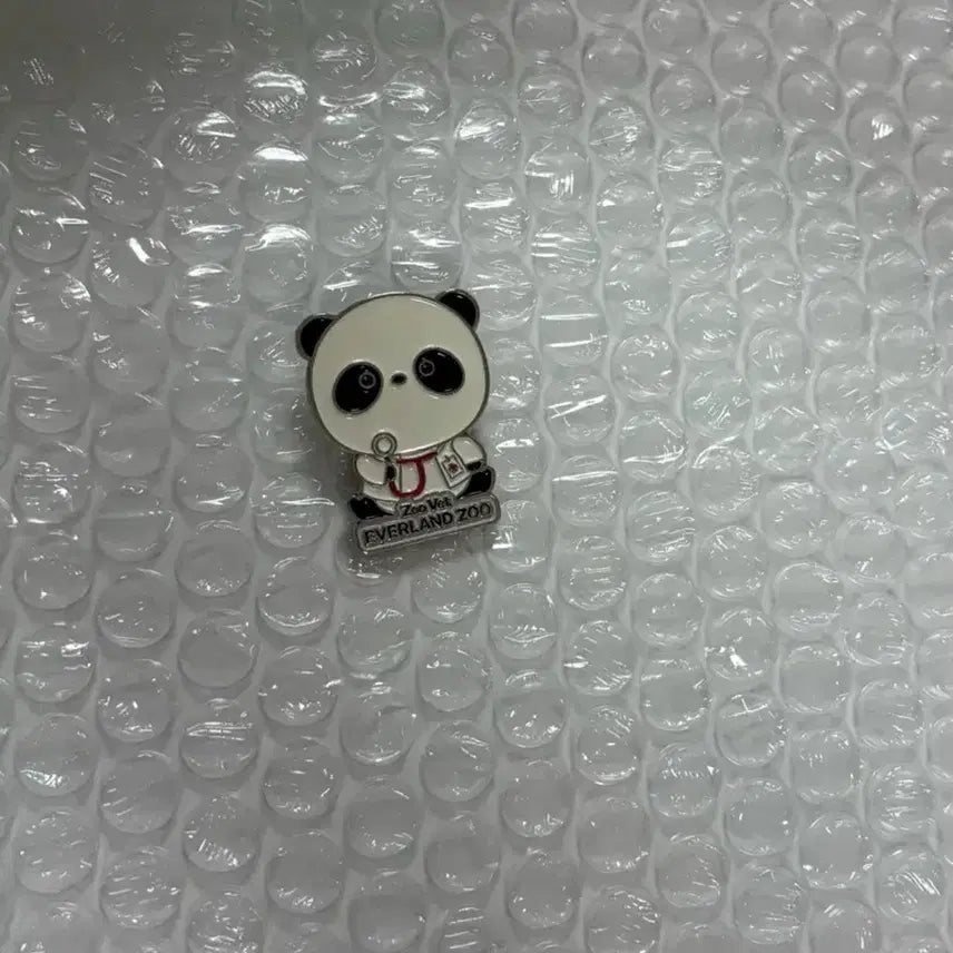 [BUNJANG] Fu Bao Veterinarian Badge / 푸바오 수의사 뱃지