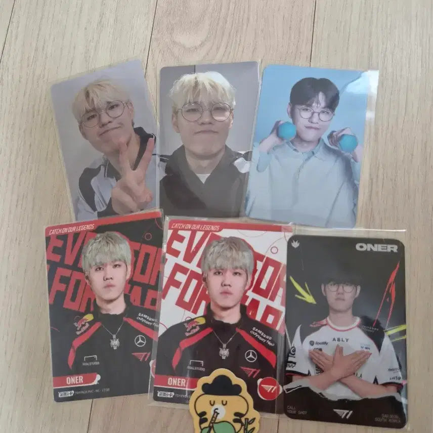 [BUNJANG] T1 Faker Photocard &amp; Cleaner Sticker Bundle Set / 티원 오너 포카, 클리너 스티커 일괄 판매