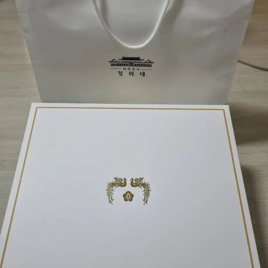 [BUNJANG] Lee Jae-myung Presidential Commemorative Tableware Set / 청와대  이재명 대통령 기념품 세트