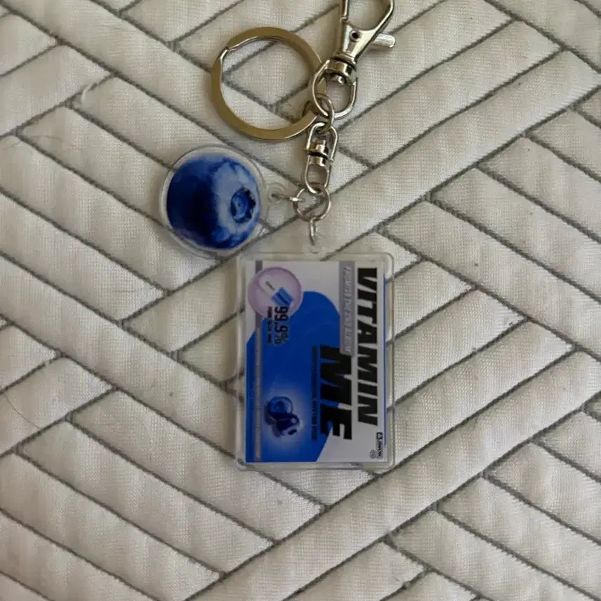 [BUNJANG] fromis_9 Jiwon Vitamin Me Keychain / 프로미스나인 비타민미 지원 키링