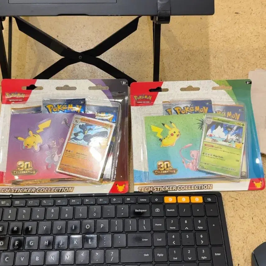 [BUNJANG] Pokemon 30th Anniversary Tech Sticker Collection Nashi/Lucario / 포켓몬 30주년 "테크 스티커 컬렉션" 나시/루카리오
