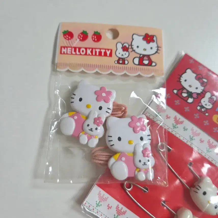 BUNJANG] Vintage Hello Kitty Set: Hair Ties, Safety Pins, Diary
