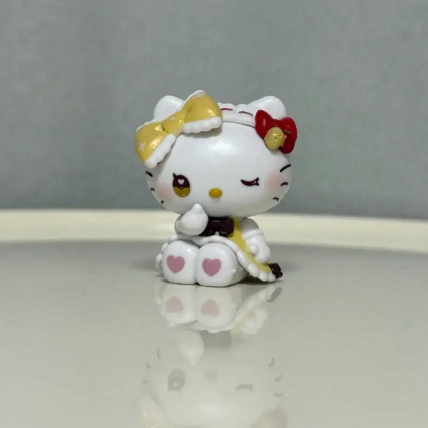 [BUNJANG] Sanrio Hello Kitty x Dolly Mix Collaboration Gacha Figure / 헬로키티 돌리믹스 콜라보 가챠 피규어 키티