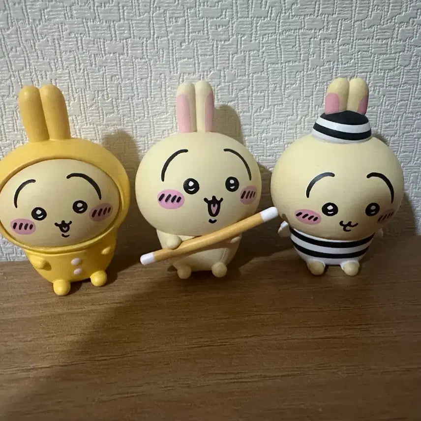 [BUNJANG] Chiikawa Q Version Usagi Figure Bundle (Hat, Pajamas, Prisoner Outfit) / 치이카와 먼작귀 q피규어 우사기 토벌봉 잠옷 죄수복 새상품 일괄
