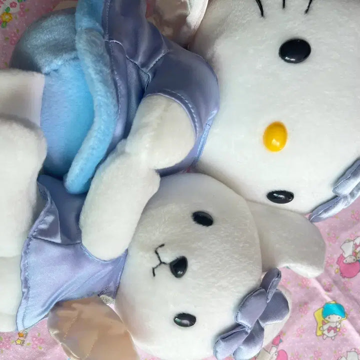 [BUNJANG] Classic Angel Kitty Hug Doll / 고전 엔젤 키티 허그 인형