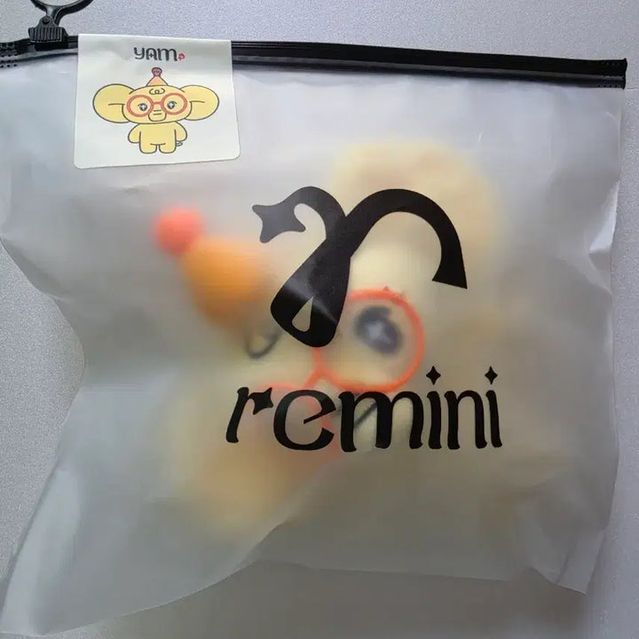 [BUNJANG] RESCENE May Remini Official Doll Keyring Yam / [미개봉] 리센느 메이 레미니 공식 인형 키링 얌