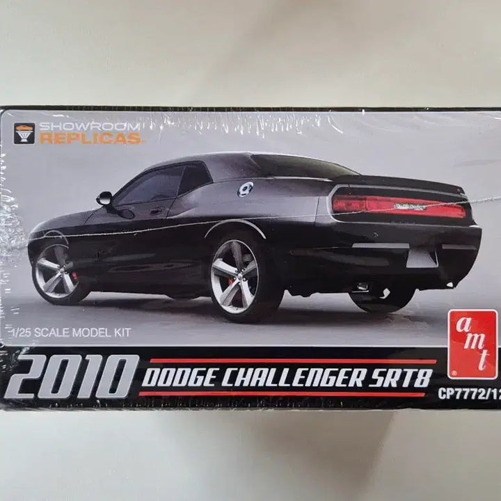 [BUNJANG] AMT 1/25 Scale 2010 Dodge Challenger SRT8 Model Kit / AMT 1/25 &