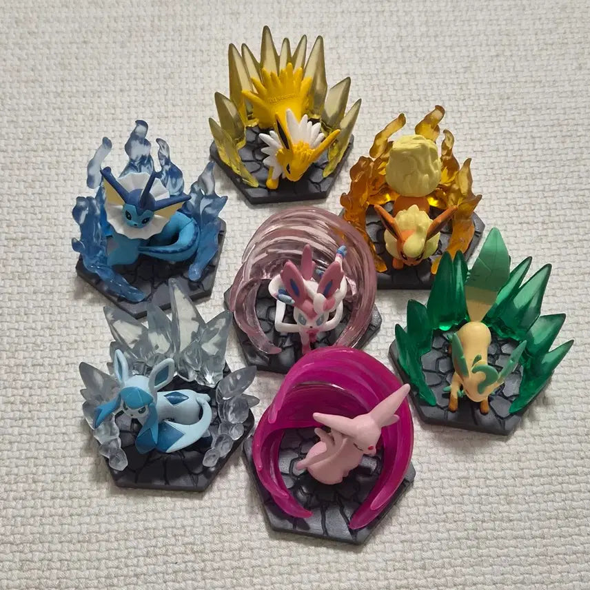 [BUNJANG] Pokemon Diorama Collection Gacha Figures Eeveelutions Bundle Set (Vaporeon, Jolteon, Flareon, Espeon, Glaceon, Leafeon, Sylveon) / 포켓몬 디오라마 컬렉션 가챠피규어 이브이즈 일괄 샤미드 쥬피썬더 부스터 에브이 글레이시아 리피아 님피아