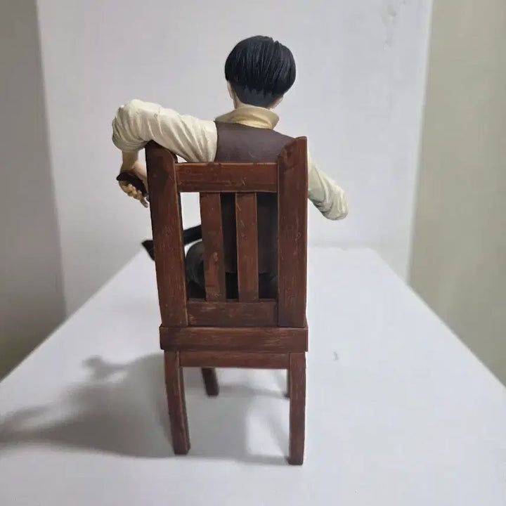 [BUNJANG] Attack on Titan Levi Resin Figure / 진격의 거인 리바이 피규어