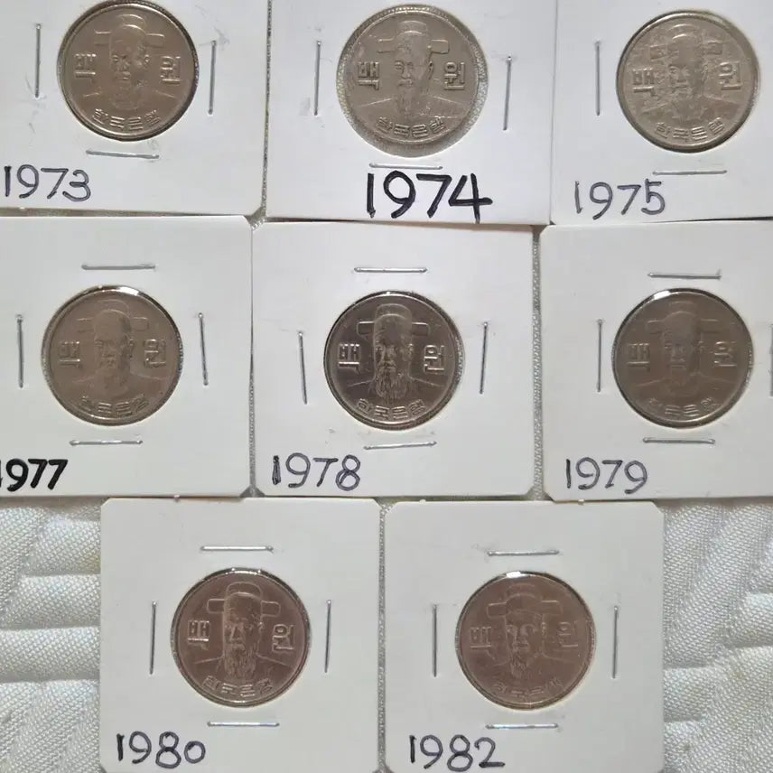 [BUNJANG] Bank of Korea 100 Won Coin Bundle Set (1973-1982) / 한국은행 100원 주화 (1973~1982) 8점 일괄 판매.