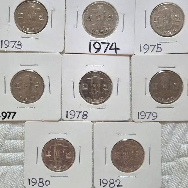 [BUNJANG] Bank of Korea 100 Won Coin Bundle Set (1973-1982) / 한국은행 100원 주화 (1973~1982) 8점 일괄 판매.