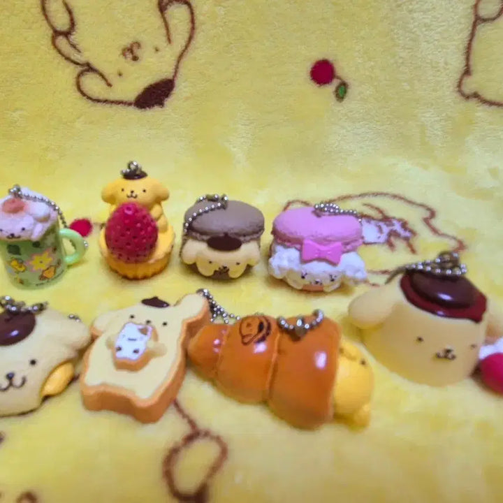[BUNJANG] Sanrio Pompompurin Retrospect Dessert Keychain Set / (일괄)고전 산리오 폼폼푸린 리멘트 마카롱 푸딩 딸기타르트 카페라떼 소라빵 코로네 쿠키 디저트 빵 오이시이 yummy 마스코트 피규어 키링 세트 컴플리트 정품