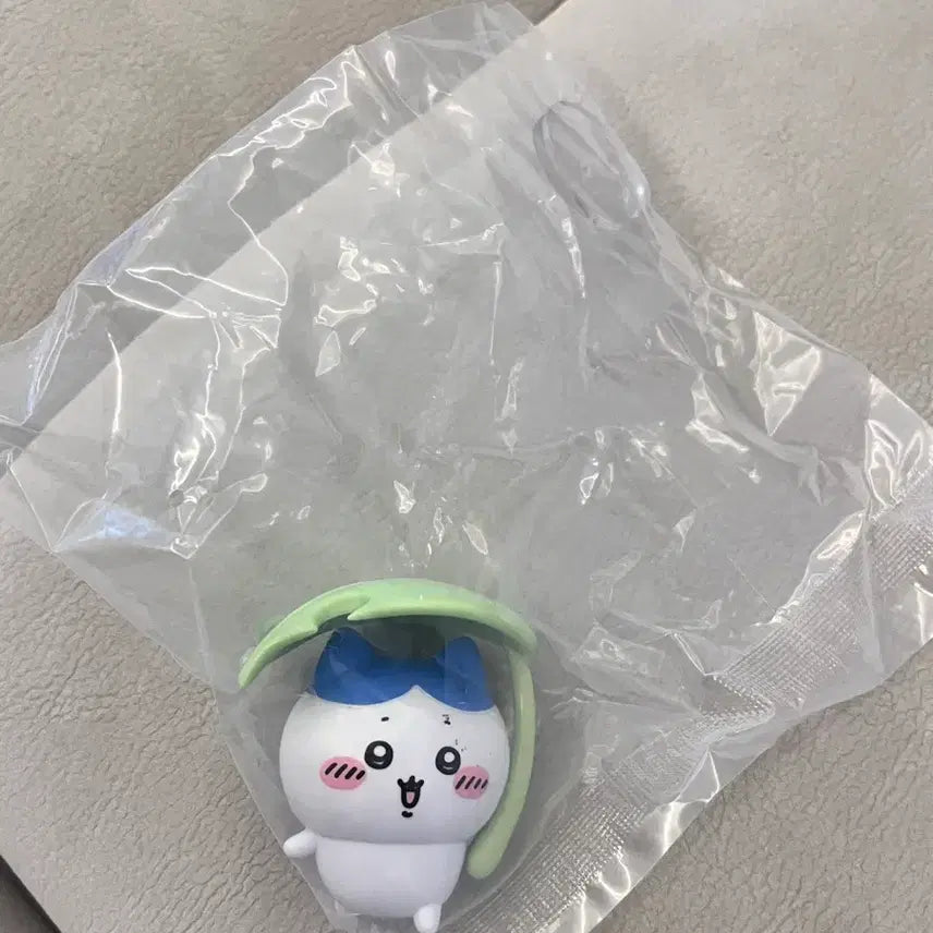 [BUNJANG] Cheekawa Hazachiware Umbrella Figure / 치이카와 먼작귀 하치와레 우산 피규어