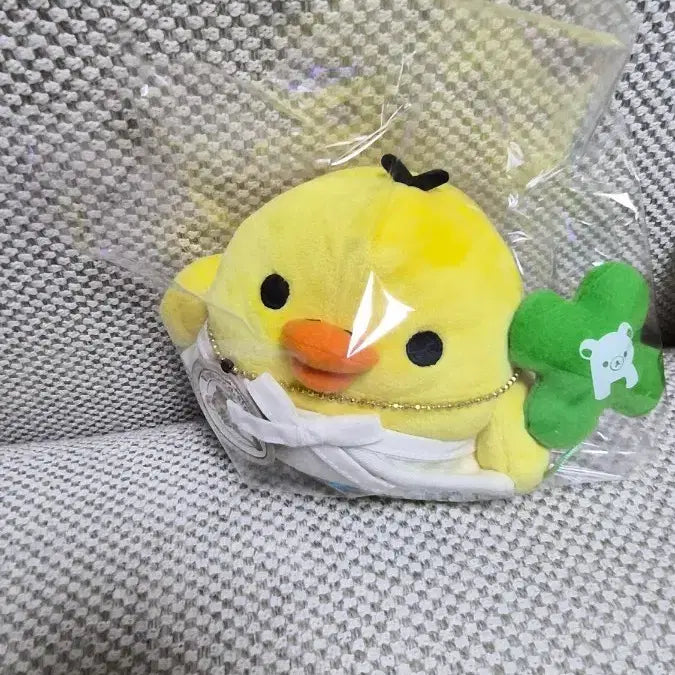 [BUNJANG] Rilakkuma Store Limited Edition Four-Leaf Clover Kiiroitori Plush / 초레어/택ㅇ] 리락쿠마 스토어 한정 네잎클로버 에프론 키이로이토리 인형