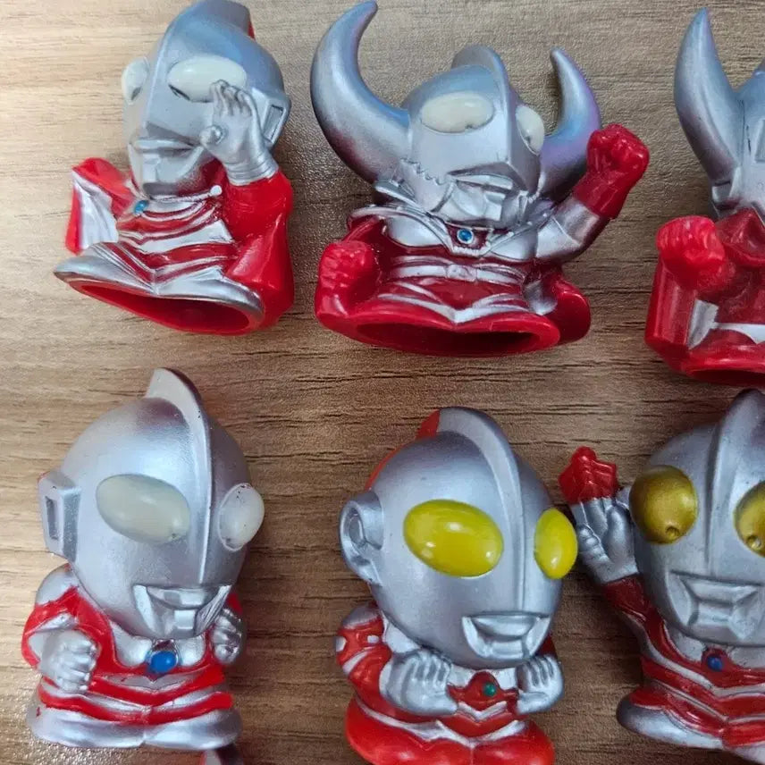 [BUNJANG] Ultraman Finger Puppet 12-Piece Set / 울트라맨 피규어 손가락인형 12종 세트