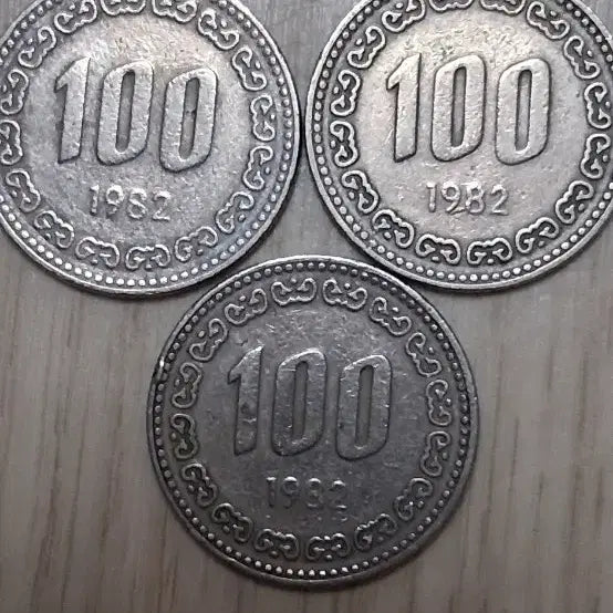 [BUNJANG] 1982 Korean 100 Won Coin Bundle Set (3 Coins) / 백원 동전 1982년 3개 일괄