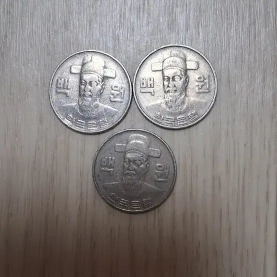 [BUNJANG] 1982 Korean 100 Won Coin Bundle Set (3 Coins) / 백원 동전 1982년 3개 일괄