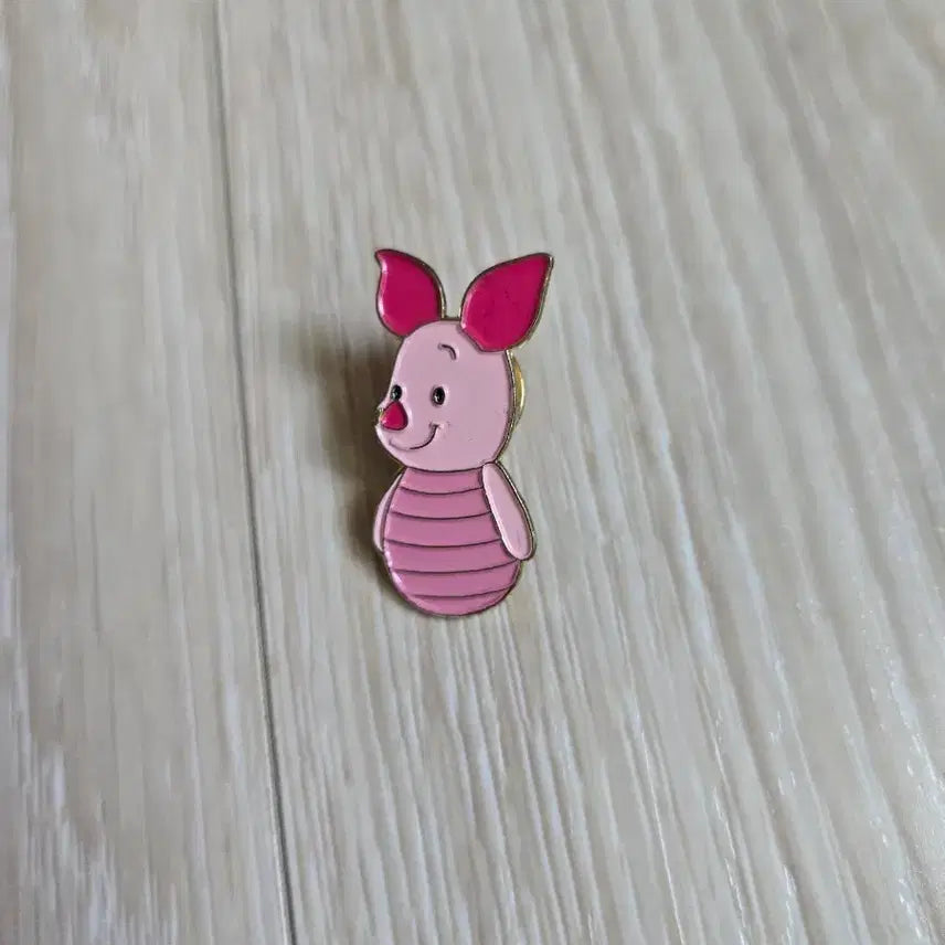 [BUNJANG] Winnie the Pooh Piglet Badge / 곰돌이 푸 피글렛 뱃지