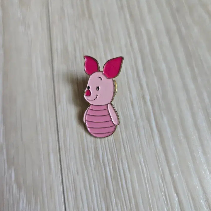 [BUNJANG] Winnie the Pooh Piglet Badge / 곰돌이 푸 피글렛 뱃지