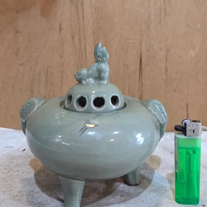[BUNJANG] Inlaid Celadon Crane and Cloud Motif Ceramic Haejae Incense Burner / 상감청자 운학문 도자기 해태 향로