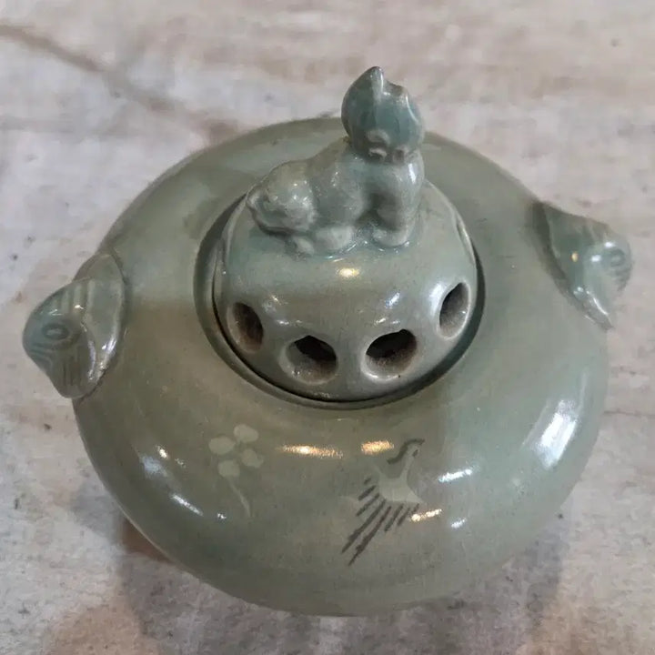 [BUNJANG] Inlaid Celadon Crane and Cloud Motif Ceramic Haejae Incense Burner / 상감청자 운학문 도자기 해태 향로