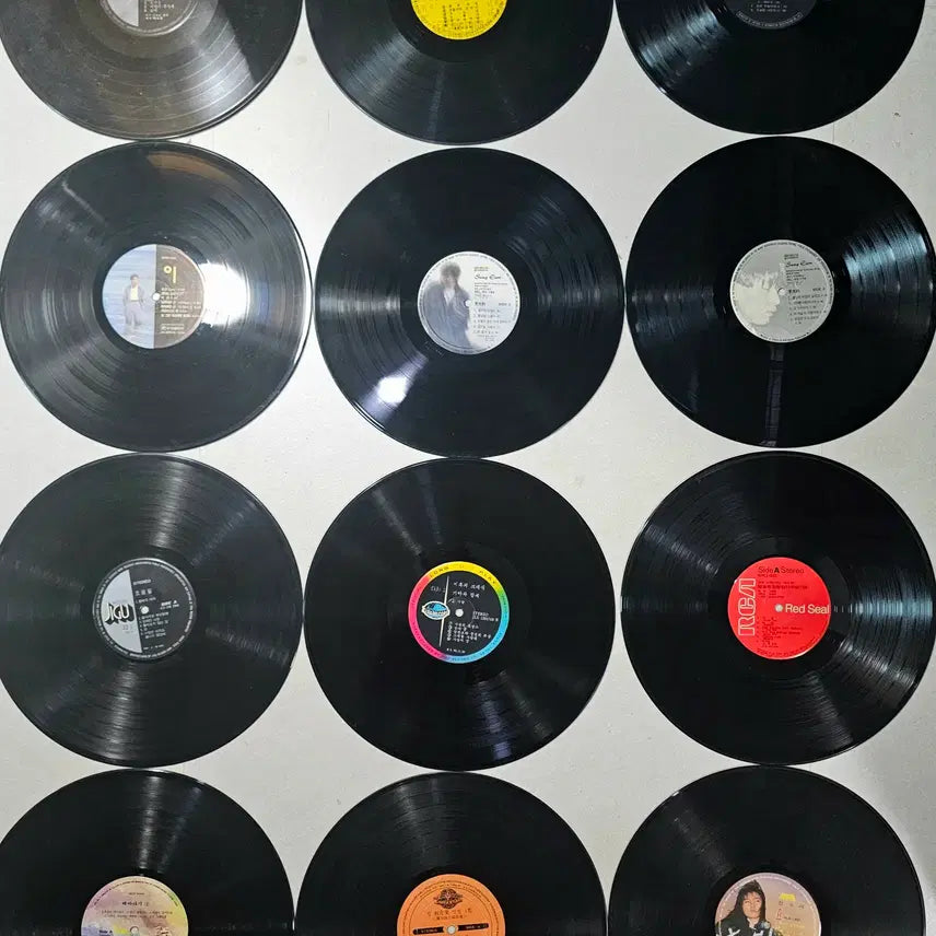 [BUNJANG] Korean &amp; Pop LP Records Bundle - 70 Discs (No Sleeves) / LP 알판만 70장 일괄 판매