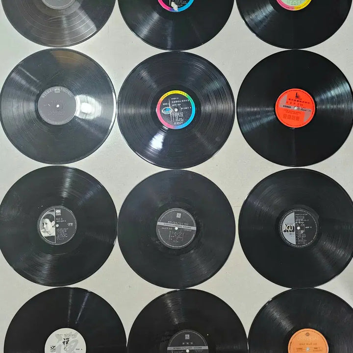 [BUNJANG] Korean &amp; Pop LP Records Bundle - 70 Discs (No Sleeves) / LP 알판만 70장 일괄 판매