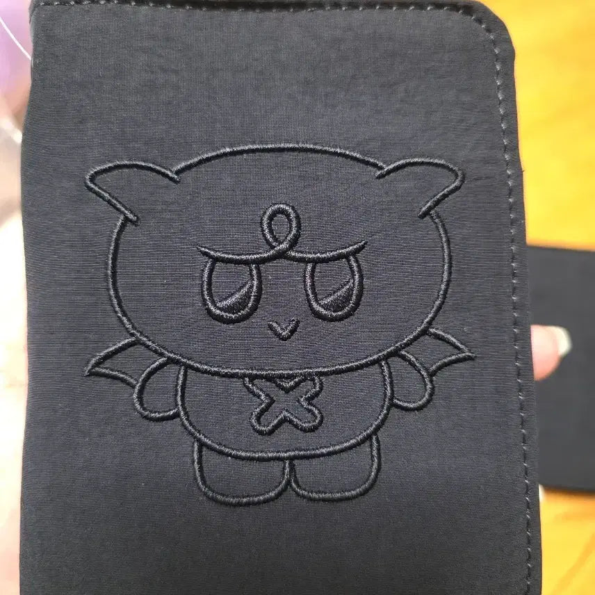 [BUNJANG] ATEEZ MYTEEZ Kkamyo Passport Case / 에이티즈 마이티즈 깜요 passport case