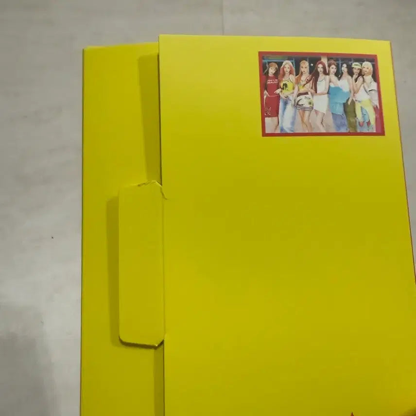 [BUNJANG] HARTUHA Lemon Tang Pop-up Photo Set Yuha Version / 하투하 레몬탱 팝업 엠디 포토세트 유하 버전