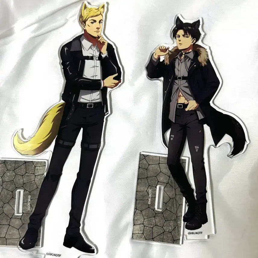 [BUNJANG] Attack on Titan Erwin Levi Werewolf Big Acrylic Standee Set / 진격의거인 엘빈 리바이 늑대인간 Big 아크릴스탠드 에루리