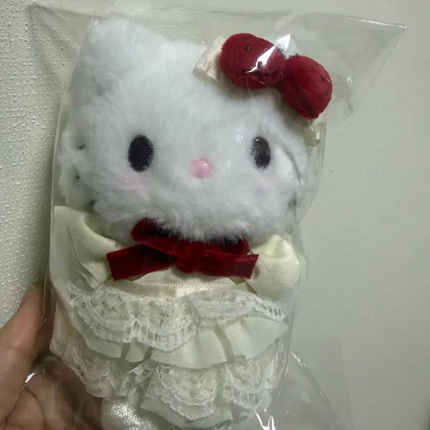 [BUNJANG] Hello Kitty Shortcake Keychain / 헬로키티 쇼트케이크 키링