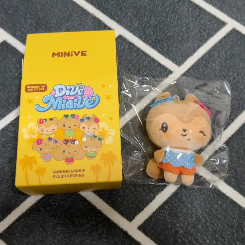 [BUNJANG] IVE Mini-Beh Tanning Doll Keychain Daisy / 아이브 미니브 달이 가을 팝업 랜덤 태닝 인형 키링 양도
