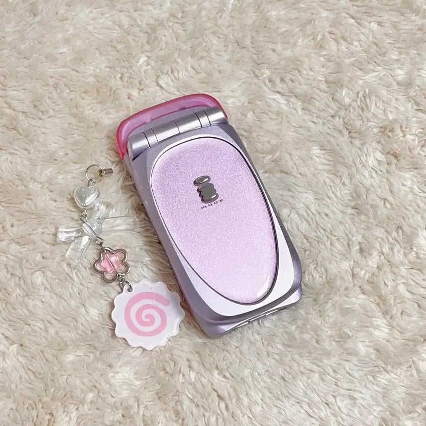 [BUNJANG] Classic Kitty Phone Docomo Japan Mockup Phone Y2K Folder Phone / [레어] 고전 키티폰 키티 목업폰 모형폰 도코모 일본 폴더폰 핸드폰 휴대폰 갸루폰 y2k docomo