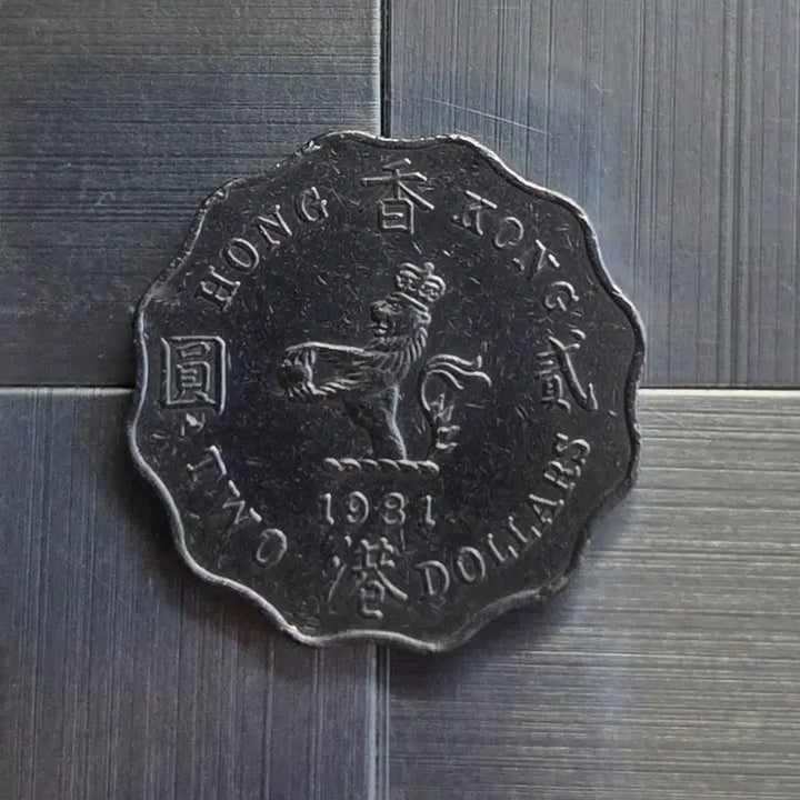 [BUNJANG] Queen Elizabeth II Coin (Estimated 1960s) / 엘리자베스 2세 동전