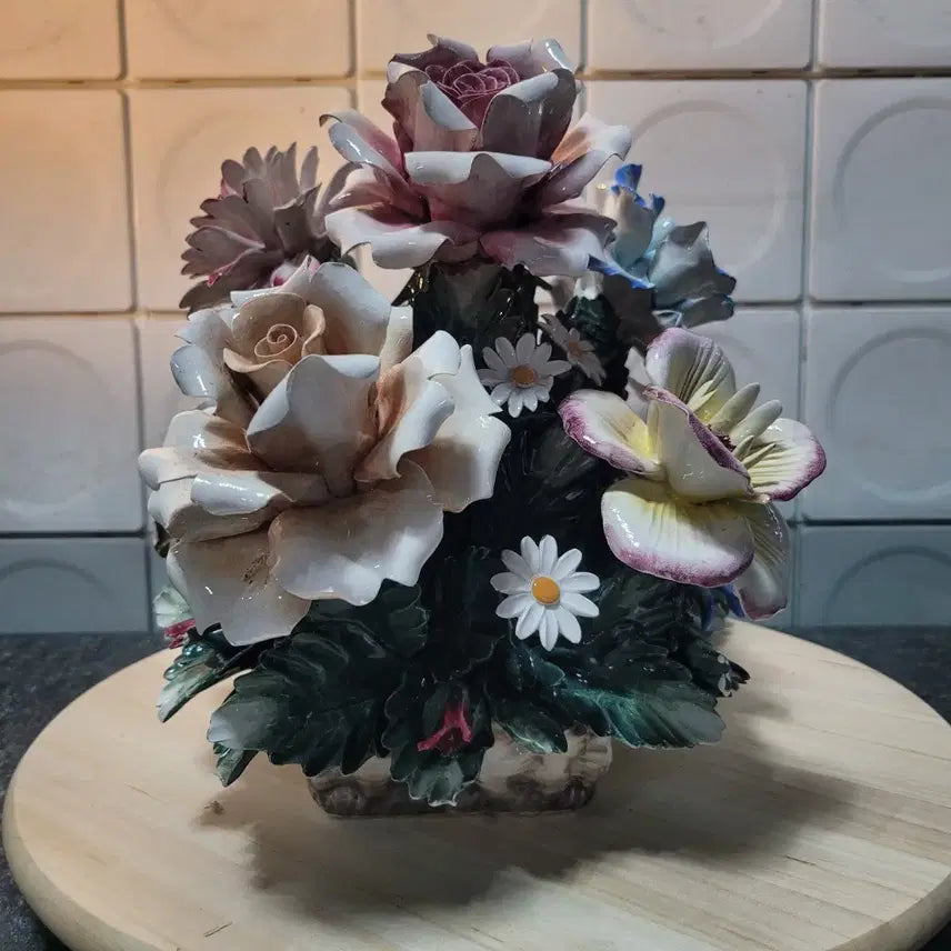 [BUNJANG] Capodimonte Porcelain Large Floral Vine Sculpture (Flawed) / 이태리 카포디몬테 도자기 대작 꽃 넝쿨 (하자)