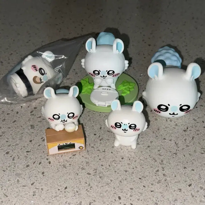 [BUNJANG] Momonga Chikawa Ramen Sofubi Diorama Figure Set / 모몽가 피규어 세트) 먼작귀 치이카와 디오라마 라멘 소프비 시계 가챠