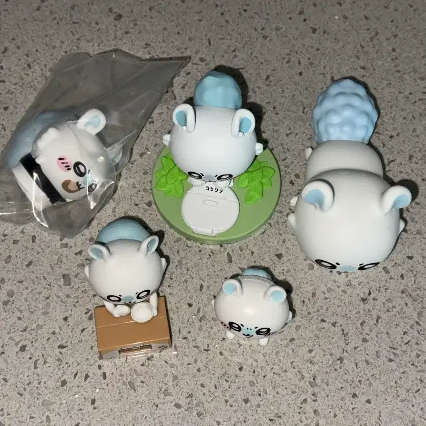 [BUNJANG] Momonga Chikawa Ramen Sofubi Diorama Figure Set / 모몽가 피규어 세트) 먼작귀 치이카와 디오라마 라멘 소프비 시계 가챠