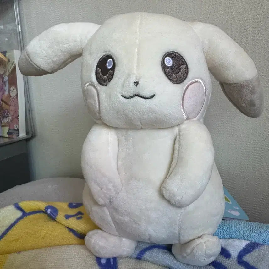 [BUNJANG] Medium Pale Pikachu Plush Toy / 중형 창백 피카츄 인형